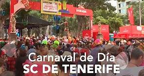 Santa Cruz de Tenerife se llena en el Carnaval de Día