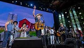 Willie Nelson & Family - I'll Fly Away Medley (Live at Farm Aid 2019)