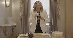 Kim Cattrall Attempts to Make Sushi