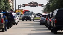 What photo from the scene tells us about the Texas mall shooter