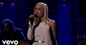 Gwen Stefani - Used To Love You (Live On The Tonight Show)