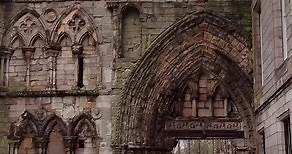 Holyrood Abbey Ruins. Dating back to 1128, its incredible, a MUST visit 👌🏻 #holyroodpalace #dayinmylife #edinburgh #scottishtiktok