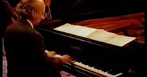 Dick Hyman, a great pianist, plays "fingerbuster".