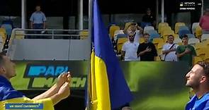 ¡Emocionante himno de Ucrania en la vuelta al fútbol! Un Shakhtar-Metalist entre militares y refugios