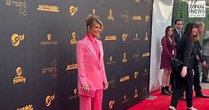 Lori Loughlin makes first award show appearance since college admissions scandal