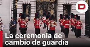 La ceremonia de cambio de guardia en el palacio de Buckingham