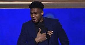 NBA》字母哥獲選年度MVP 致詞談到父親忍不住落淚