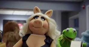 Kermit and Miss Piggy - Behind the Scenes of The Muppets