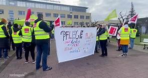 Beschäftigte der Helios Kliniken in Schwerin streiken