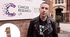 Nick Grimshaw visits Cancer Research UK for #1MillionHours