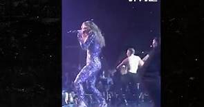 Jennifer Lopez enseña de más en concierto