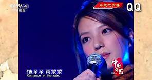 Zhao Wei Triệu Vy 赵薇 - Romance in the rain 情深深雨濛濛 - live in Hong Kong (Mid-Autumn festival 2002)