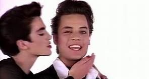 Nick Kamen – Loving You Is Sweeter Than Ever (Official Music Video) Remastered @Videos80s