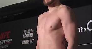 Alexander Volkov makes weight for the UFC London main event