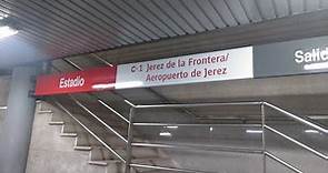 Trenes pasando por la estación del Estadio Cádiz