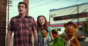 Los Muppets | Escena:' Gonzo vuelve con Los Muppets' | Disney Oficial