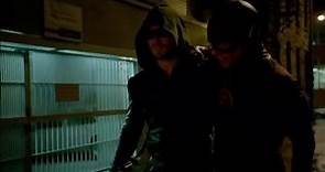 The Flash vs Green Arrow (flecha verde) en español HD