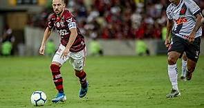 Éverton Ribeiro Dominando Todo Mundo Em 2019! Flamengo Dribbling Skills & Goals HD
