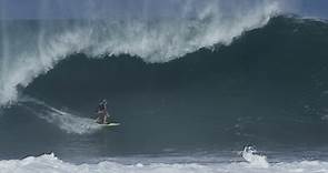 Bethany Hamilton Escapes Giant wave!