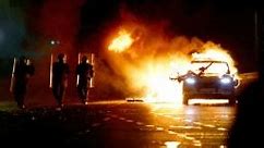 Un autobús incendiado y enfrentamientos con la Policía es el saldo de los incidentes en Dublín