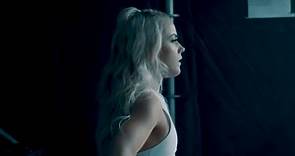 【挪威】挪威歌手Julie Bergan 《Turn On The Lights》MV