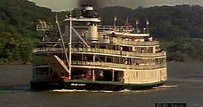 Delta Queen steam ship on Mississippi River