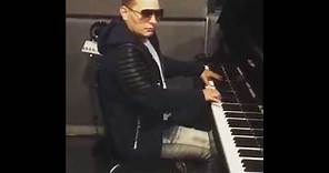 Scott Storch Playing Some Of His Mega hits On The Piano