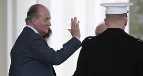 Juan Carlos torna a casa. L'ex re di Spagna rientra dal suo esilio