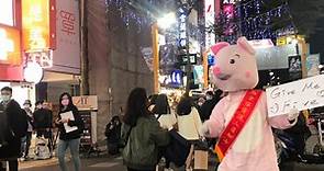 羅志祥「小豬扮小豬」上街站12小時替醫護打氣 - 娛樂