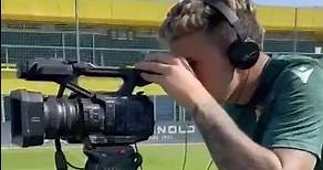 📹😎 Victor Aznar deja de ser portero y se pasa a las cámaras #laligaeasports #laliga #brasil