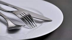 刀叉的正确摆放方式，让餐桌礼仪更优雅！