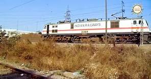 Iconic Arrival: Howrah Rajdhani Making its Approach to Anand Vihar