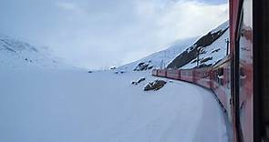Trenino rosso del Bernina: un'esperienza unica nel cuore delle montagne