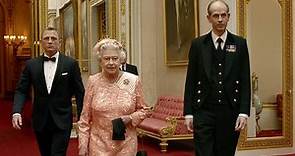 （影音）英女王驚天跳傘成奧運經典 007男星同框哀悼 - 自由娛樂