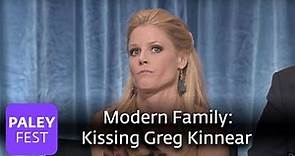 Modern Family - Julie Bowen on Kissing Greg Kinnear