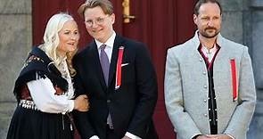 Sverre Magnus, o príncipe que nunca subirá ao trono da Noruega, festeja 18 anos em grande pompa.