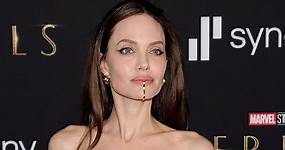 Angelina Jolie sul red carpet insieme a (quasi) tutti i suoi figli è il ritratto della felicità