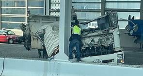【交通意外】青沙公路泥頭車失控撞壆　司機被困嚴重受傷送院 - 香港經濟日報 - TOPick - 新聞 - 社會