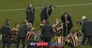 Phil Brown tells off Hull players at half-time