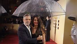 Filmvorführung in London: George Clooney: Mit Schirm, Charme und Ehefrau