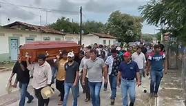 Begräbnis in Mexiko: Menschen trauern um Opfer der Bandengewalt