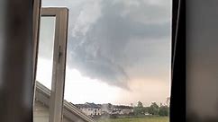Tornado sweeps through Ottawa area in striking footage