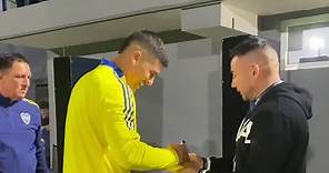 ¡Volvió Marcos Rojo! 👋🤩 El capitán firmando autógrafos a los hinchas, en su vuelta a las canchas en la Reserva 💪 #bocajuniors #boca #cabj #tiktokdeportes #futbol #futbolargentino #marcosrojo