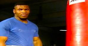 Mike Tyson - RARE Training on The HEAVY BAG [HD]