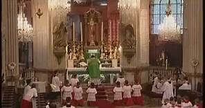 Parisians Enjoy Simple Majesty of Tridentine Latin Mass