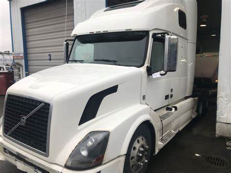Volvo VNL 760 tires