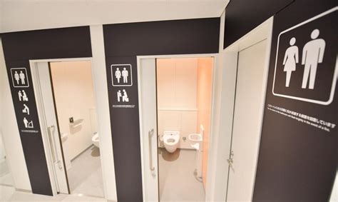 イベント会場の男女兼用トイレ