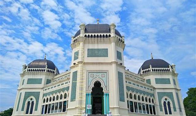 4 Masjid Raya Medan