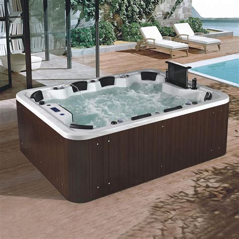 8 person hottub