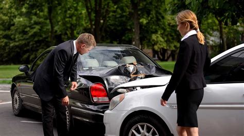 Automotive Accident Lawyer helping a client get compensation